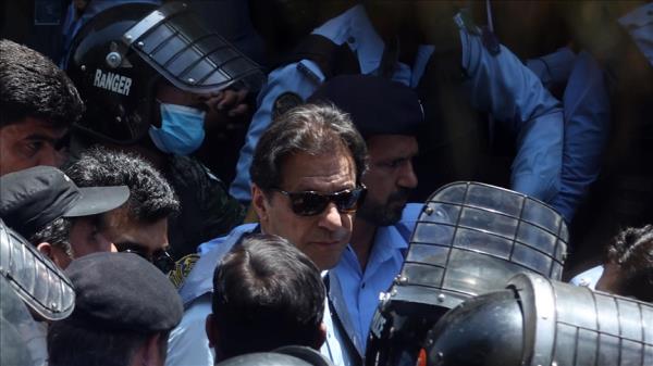 被监禁的巴基斯坦前总理获准保释，这是他自去年8月以来首次公开出庭