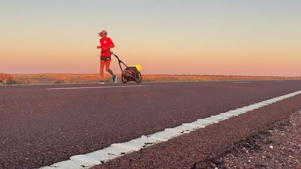 新西兰选手完成了横跨新西兰和澳大利亚的6500公里长跑
